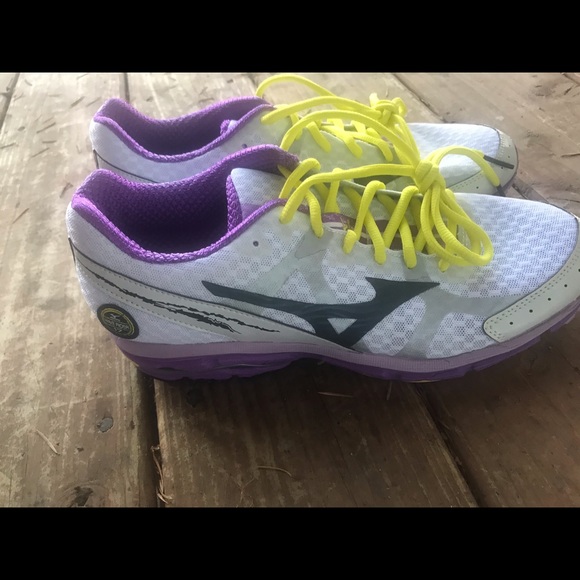 BRAND NEW Mizuno Wave Rider running shoes Sz 9.5 - Picture 4 of 8